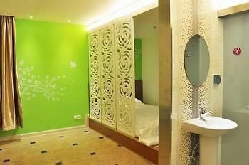Guangzhou Weiba Hotel Экстерьер фото